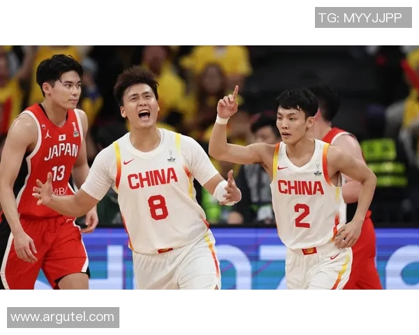 亚洲杯激战新加坡与中国队争锋相对谁能笑到最后引发球迷热议