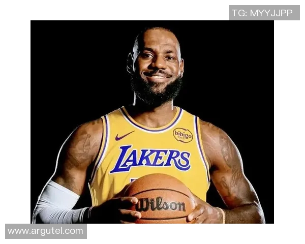 詹姆斯的传奇之路：从天赋少年到NBA历史巨星的辉煌历程