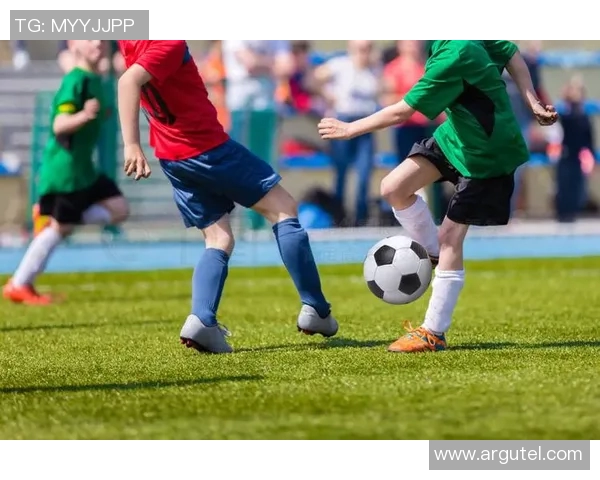 谢菲尔德与布拉德福德的激烈对决展现足球魅力与团队精神 谢菲尔德与布拉德福德的激烈对决展现足球魅力与团队精神