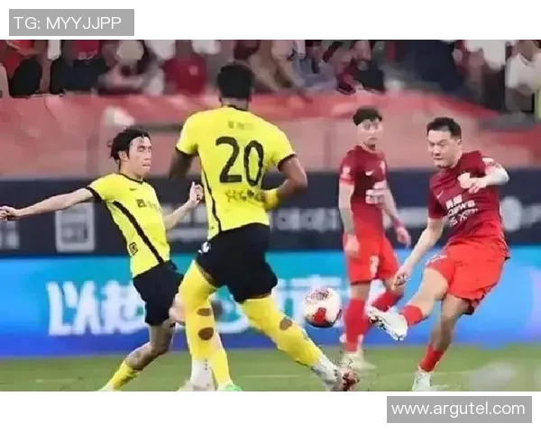 17赛季中超焦点战上港与申花激情对决再续城市德比传奇 17赛季中超焦点战上港与申花激情对决再续城市德比传奇