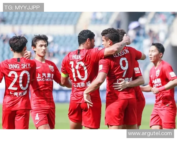 上港与辽宁激战正酣精彩直播带你领略足球魅力与激情对决 上港与辽宁激战正酣精彩直播带你领略足球魅力与激情对决