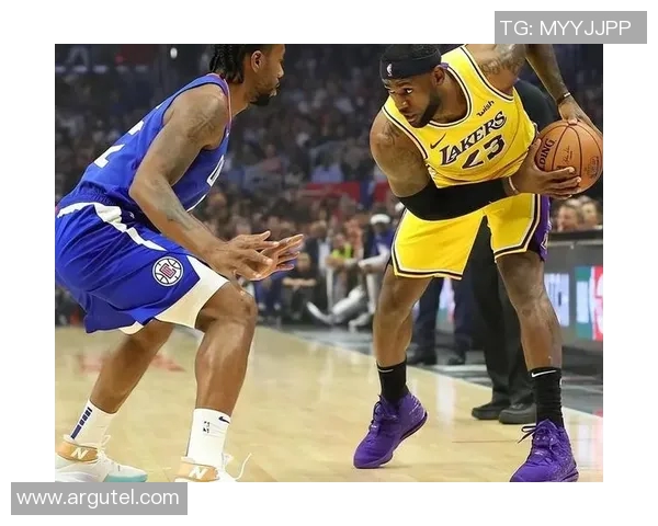 快船与湖人激战12月29日NBA对决引发球迷热议与期待 快船与湖人激战12月29日NBA对决引发球迷热议与期待