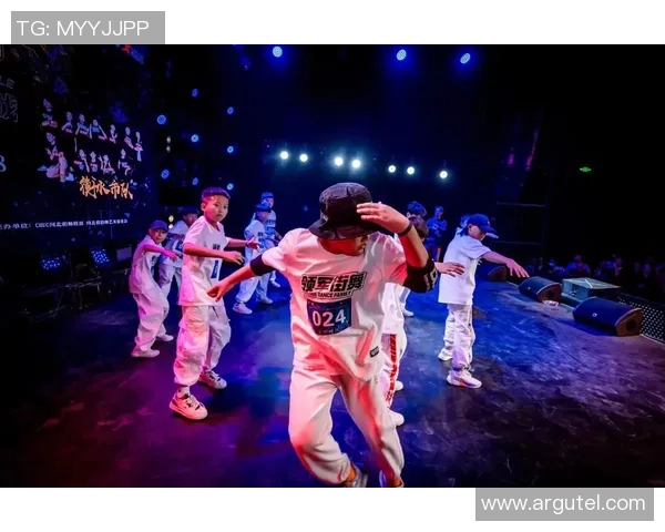 杭州街舞队领跑最新街舞团队协作榜单TOP10展现青春活力与创意激情